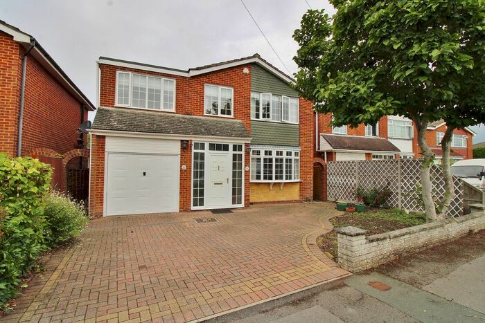 4 Bedroom Detached House For Sale In Croftlands Avenue, Stubbington, Fareham, PO14
