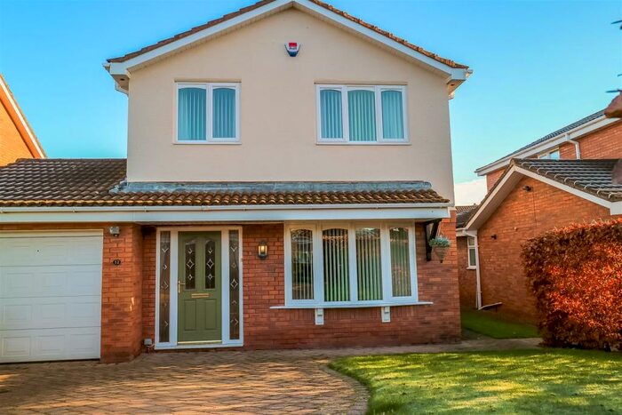 4 Bedroom Semi-Detached House To Rent In Mowbray Drive, Hurworth, Darlington, DL2