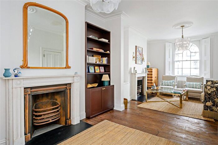 3 Bedroom Terraced House For Sale In Theberton Street, Barnsbury, London, N1 - Photo 5