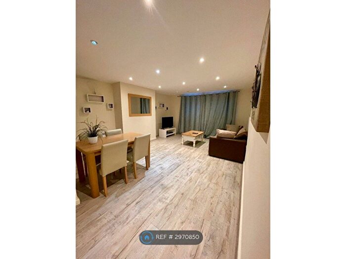 1 Bedroom Flat To Rent In Beckhampton Street, Swindon, SN1