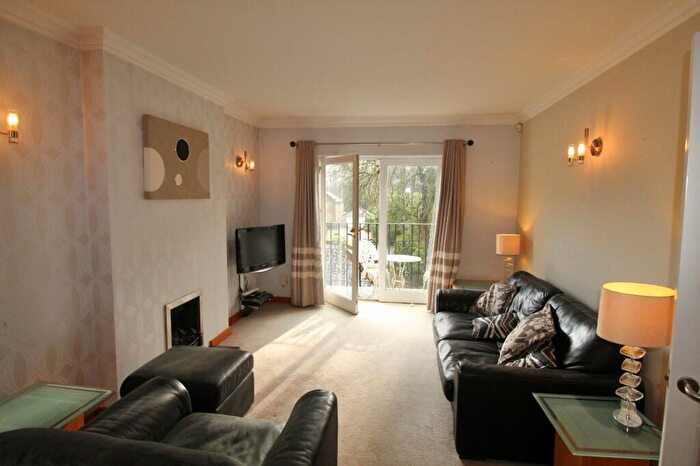 2 Bedroom Flat To Rent In Quarry Dene, Weetwood, Leeds, LS16
