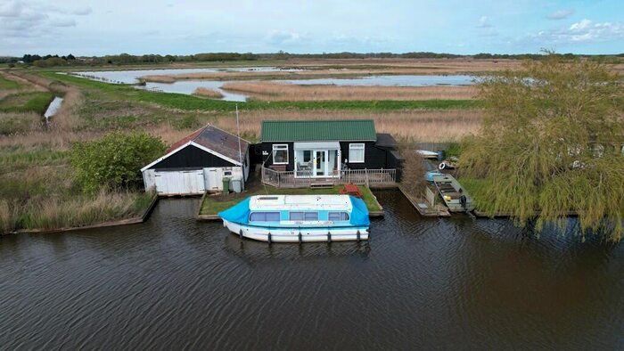 3 Bedroom Detached Bungalow For Sale In North East Riverbank, NR29