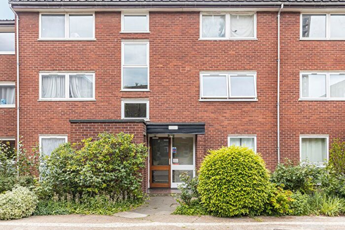 1 Bedroom Flat For Sale In Regent Square, Bow, E3