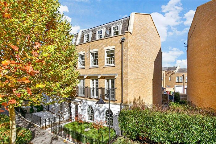 4 Bedroom End Terrace House For Sale In Brockwell Avenue, Beckenham, Kent, BR3