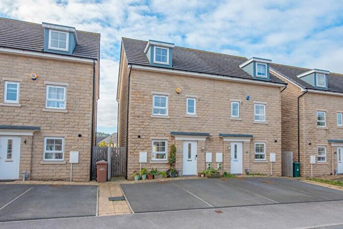 4 Bedroom Semi-Detached House For Sale In Stephenson Drive, Silsden, BD20