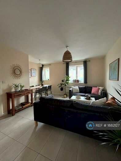 2 Bedroom Flat To Rent In Manchester Court, London, E16