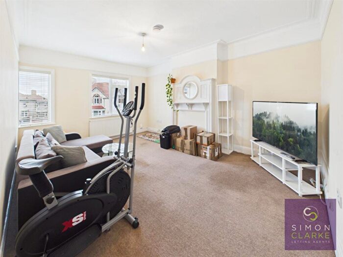 2 Bedroom Flat To Rent In Ballards Lane, Finchley Central, N3