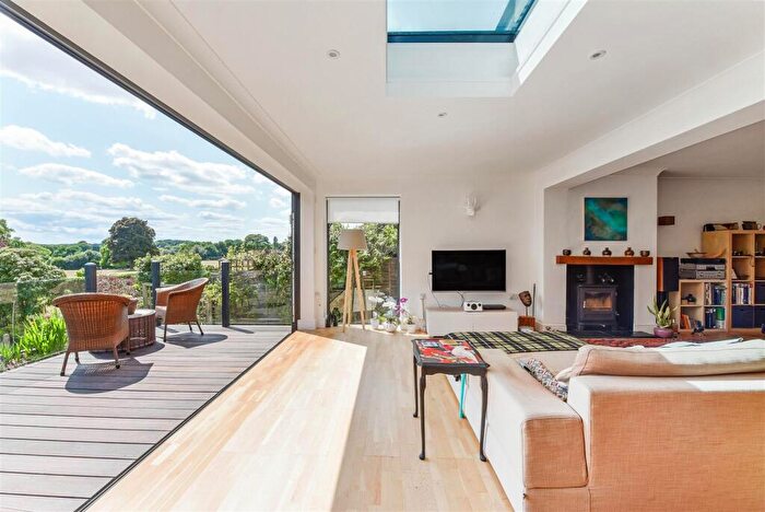 3 Bedroom Detached House For Sale In Wire Cut, Frensham, Farnham, GU10