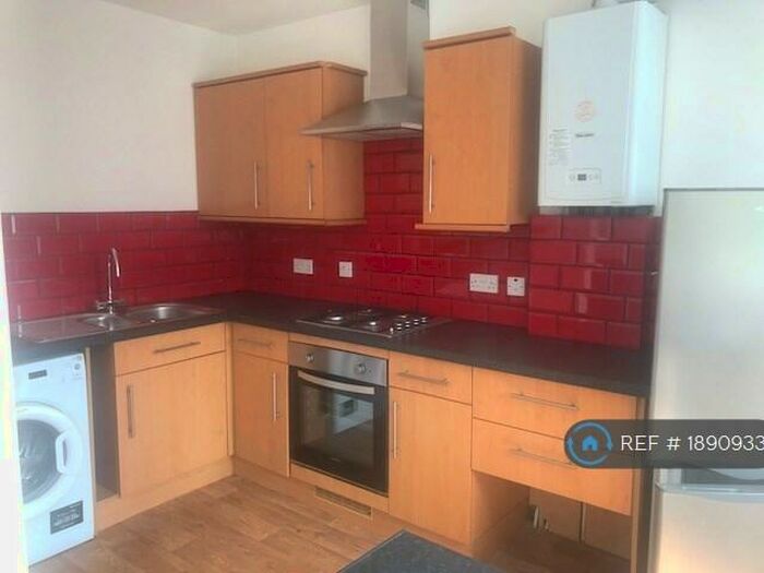 2 Bedroom Flat To Rent In Portchester Heights, Exeter, EX4