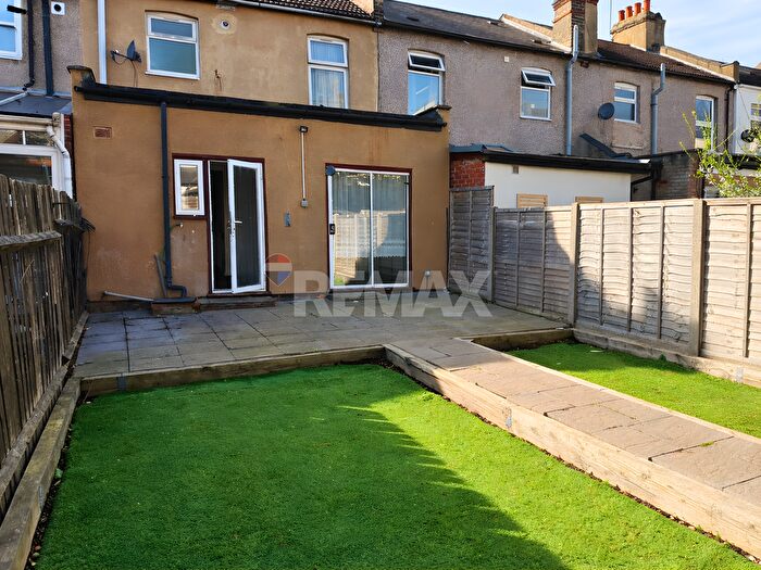 3 Bedroom Terraced House To Rent In Elmstead Road, Ilford, IG3