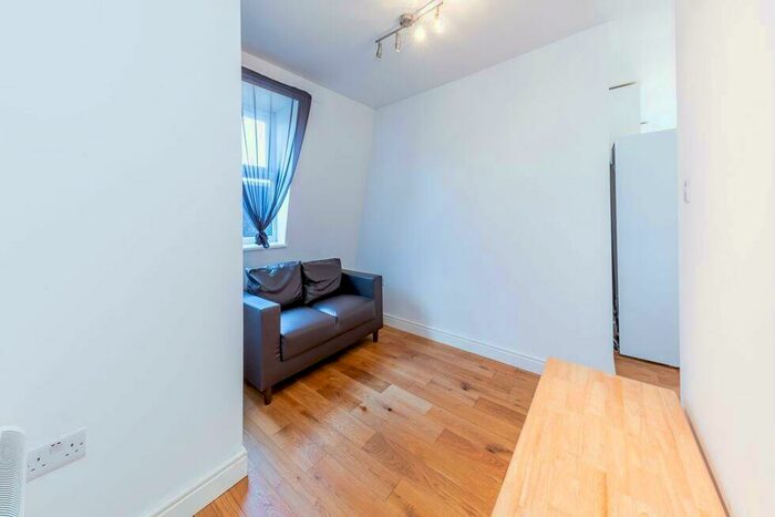 1 Bedroom Flat To Rent In Springdale Road, Stoke Newington, N16