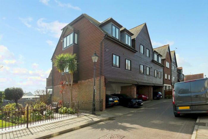 3 Bedroom House To Rent In Nineveh Shipyard, Arundel, BN18