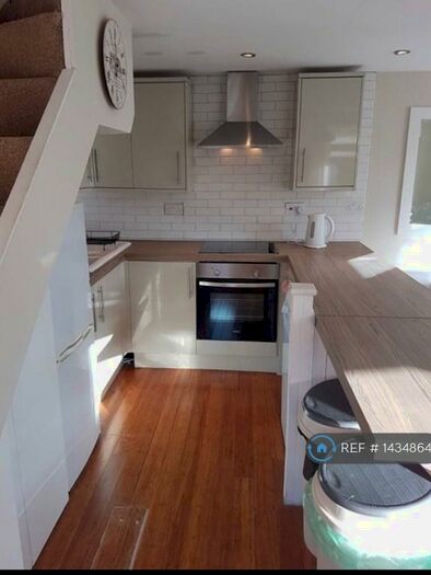 2 Bedroom End Of Terrace House To Rent In Somerset Mews, Cardiff, CF11