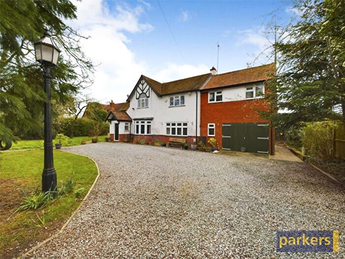 4 Bedroom Detached House For Sale In Milestone Avenue, Charvil, Reading, Berkshire, RG10