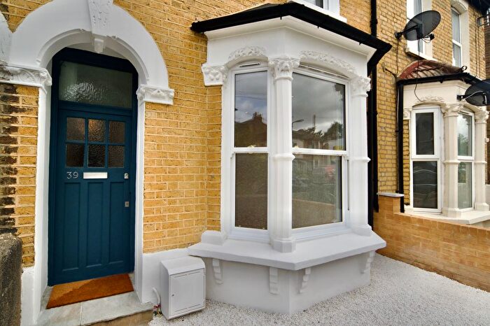 2 Bedroom Flat For Sale In Woodhouse Road, London, E11