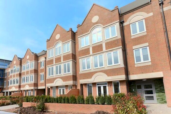 3 Bedroom Flat To Rent In Ealing Green, Ealing, W5
