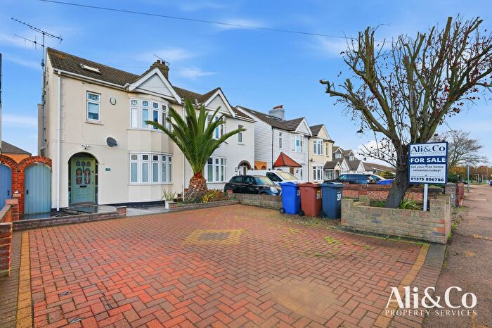 4 Bedroom Semi-Detached House For Sale In Lodge Lane, Grays, RM16
