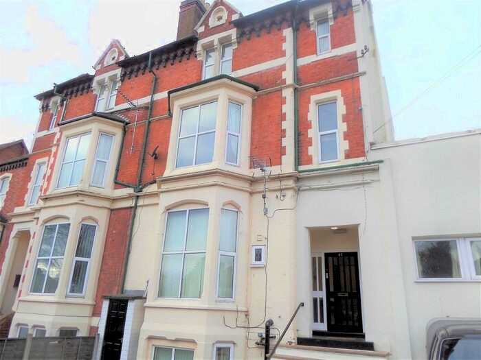 Studio To Rent In Newbridge Crescent, Wolverhampton, WV6