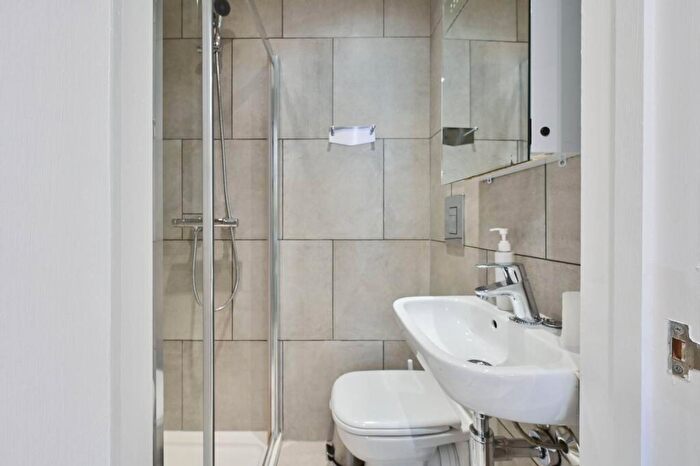 Studio To Rent In Baker St, Baker Street, London, NW1