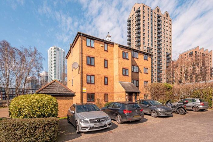 2 Bedroom Flat To Rent In Thistle Court, Tottenham, London, N17