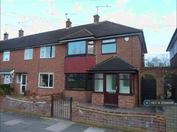 3 Bedroom Semi-Detached House To Rent In Plover Gardens, Upminster, RM14