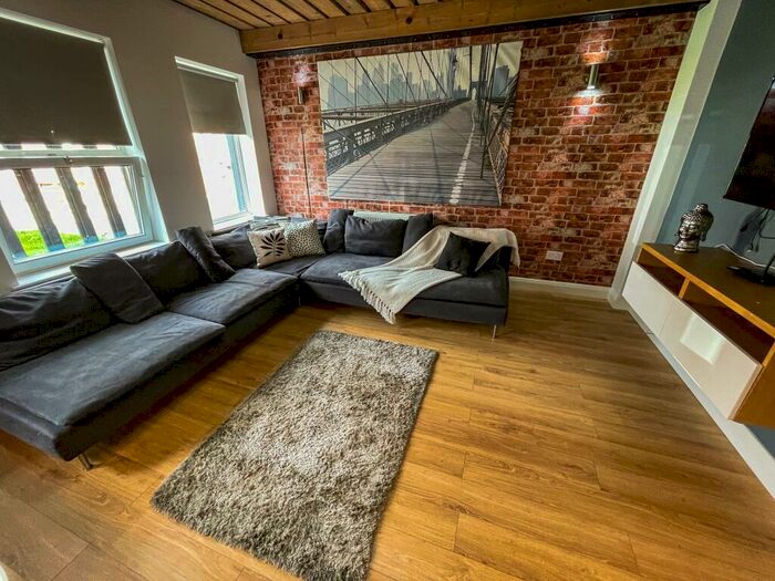 5 Bedroom Semi-Detached House To Rent In May Street, L3
