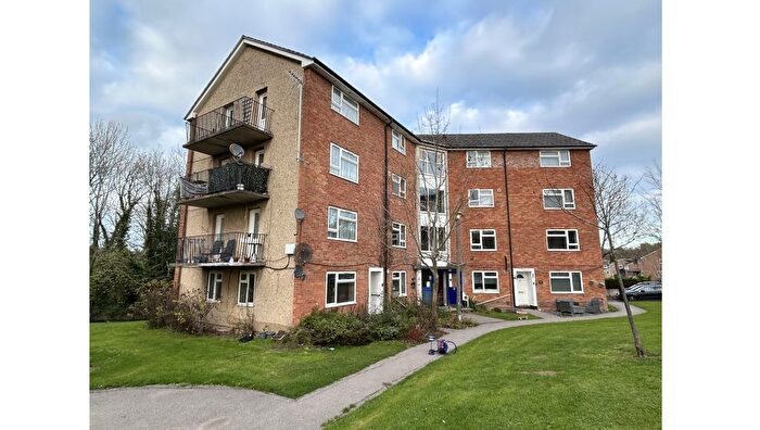 2 Bedroom Flat For Sale In Flat Hunters Hill, Burghfield Common, Reading, Berkshire, RG7