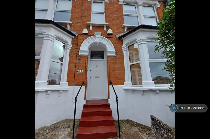 2 Bedroom Flat To Rent In Farley Road, London, SE6