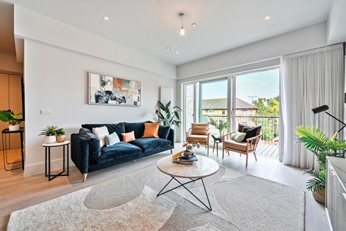 1 Bedroom Retirement Property For Sale In Aylmer House, Portsmouth Road, Cobham, Surrey, KT11