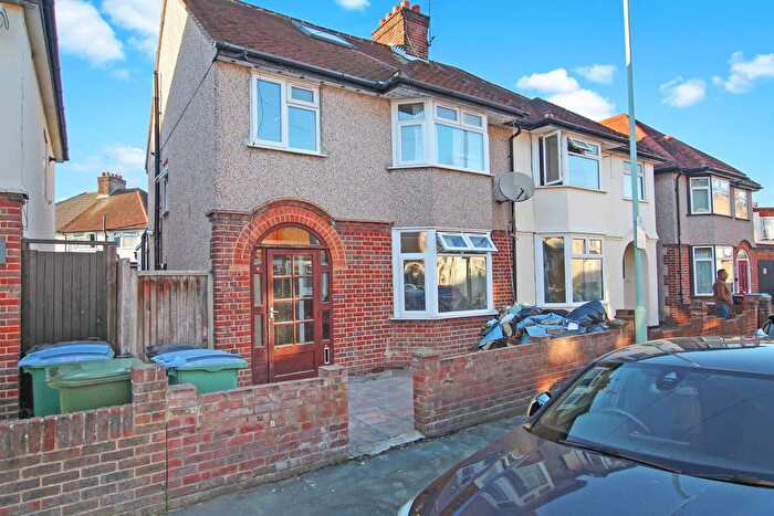 5 Bedroom Semi-Detached House To Rent In Euston Avenue, Watford, WD18