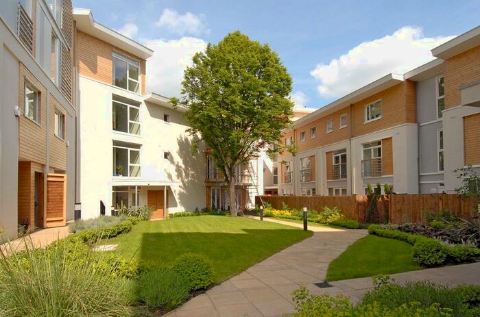 2 Bedroom Flat To Rent In Island Apartments, Coleman Fields, Islington, London, N1