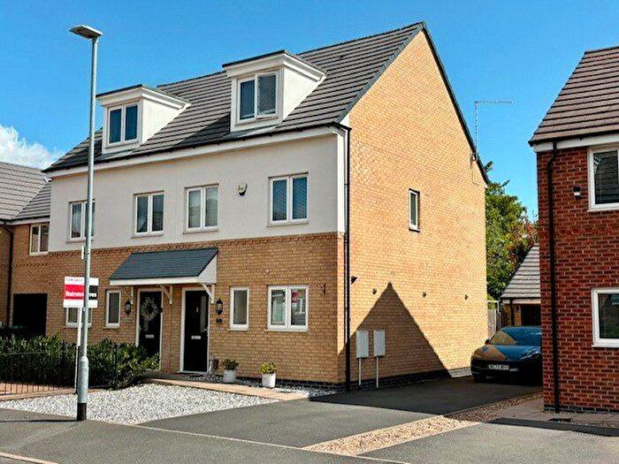 3 Bedroom Semi Detached House For Sale In Corbett Chase, Gedling, Nottingham, Nottinghamshire, NG4