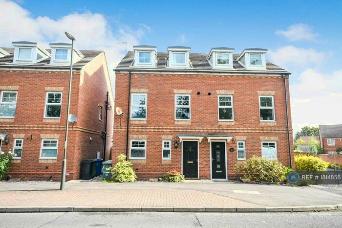 3 Bedroom Semi-Detached House To Rent In Inkersall Green Road, Inkersall, Chesterfield, S43