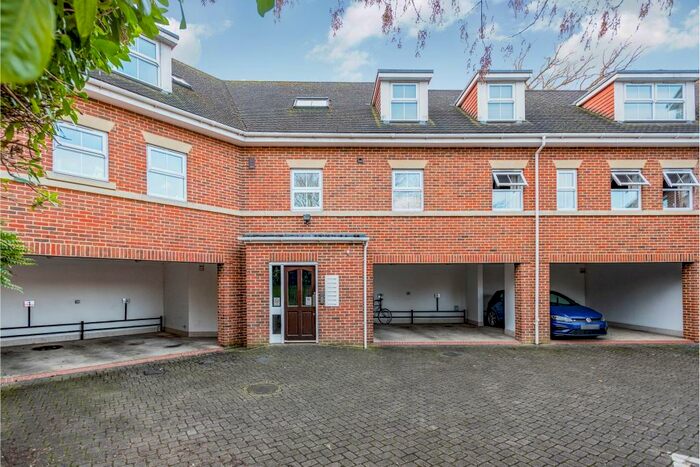 1 Bedroom Apartment To Rent In Kingfisher Court Fleet, GU51