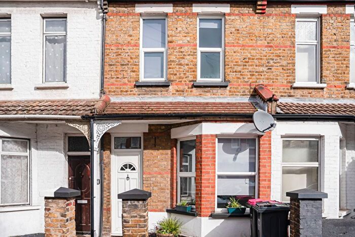 2 Bedroom Terraced House For Sale In North Avenue, Southchurch Village, SS2