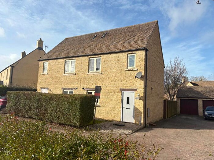 3 Bedroom Semi-Detached House For Sale In The Wern, Lechlade, Gloucestershire, GL7