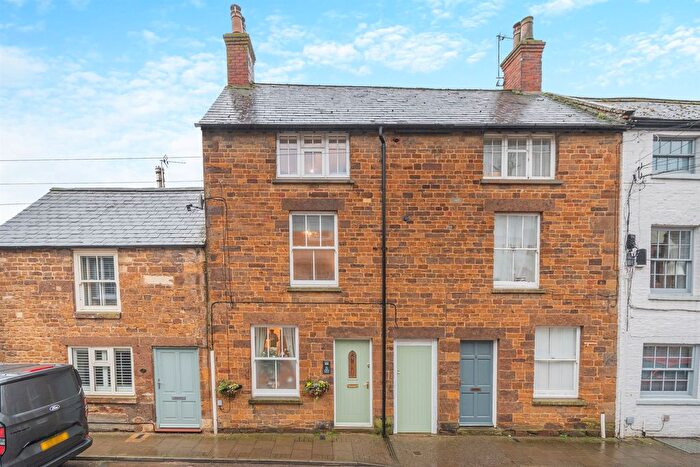 3 Bedroom Terraced House For Sale In Queen Street, Uppingham, Oakham, LE15