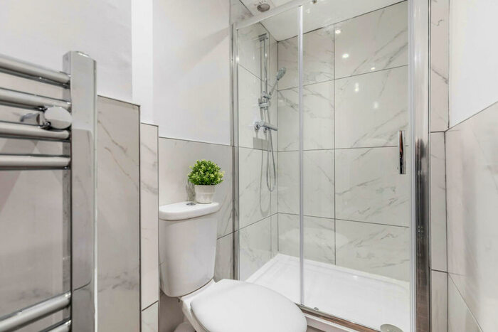 5 Bedroom House To Rent In Talbot Mount, Leeds, LS4