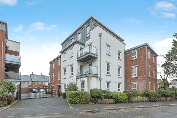 2 Bedroom Flat For Sale In Goods Station Road, Tunbridge Wells, Kent, TN1