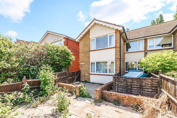 2 Bedroom Maisonette For Sale In Pollard Road, Morden, SM4