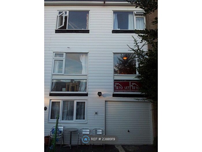 3 Bedroom Semi-Detached House To Rent In Granville Farm Mews, Ramsgate, CT11