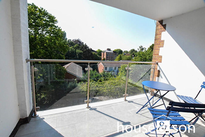2 Bedroom Apartment For Sale In Alverton Court, A Wimborne Road, Meyrick Park, Bournemouth, BH2