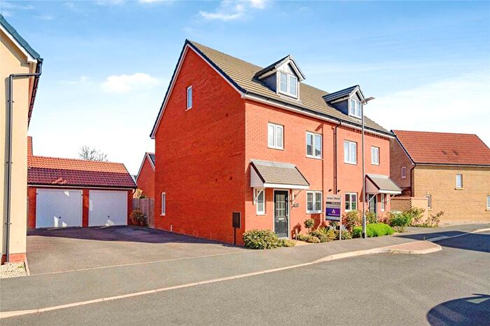 4 Bedroom Semi Detached House For Sale In Airedale Gardens, Houghton Regis, Dunstable, Bedfordshire, LU5