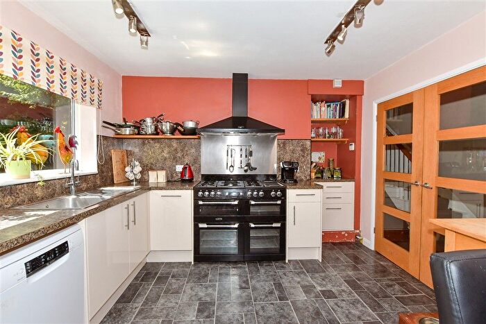 4 Bedroom Detached House For Sale In Blythe Road, Maidstone, Kent, ME15