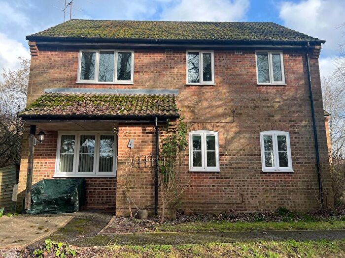 2 Bedroom Flat For Sale In Wessex Close, Hungerford, Berkshire, RG17