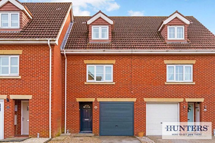 3 Bedroom Town House For Sale In Maple Drive, North Duffield, YO8