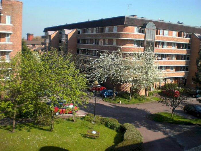 2 Bedroom Flat To Rent In Minster Court, Liverpool, L7