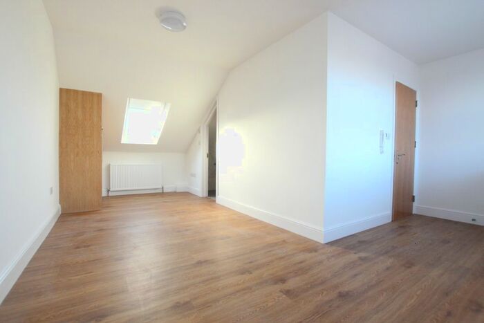 Studio To Rent In Blackstock Road, London, N4