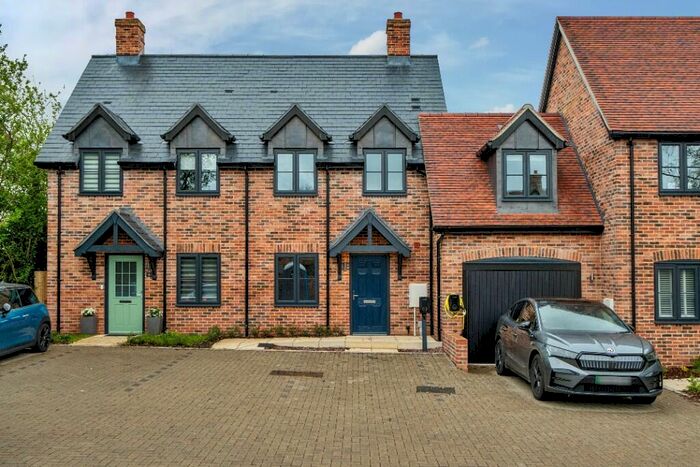 3 Bedroom Terraced House For Sale In Arundel Court, MK16