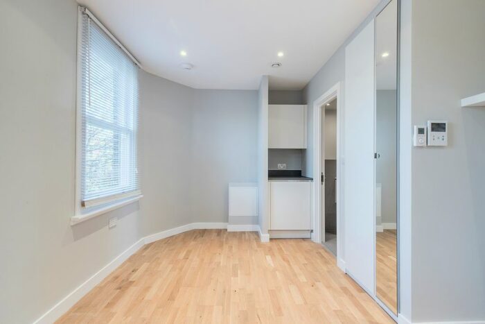 Studio To Rent In Seaford Road, London W13